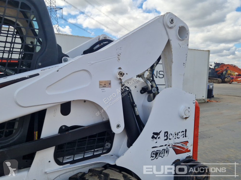 Shovel Bobcat S740