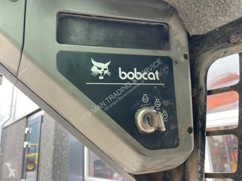 Shovel Bobcat