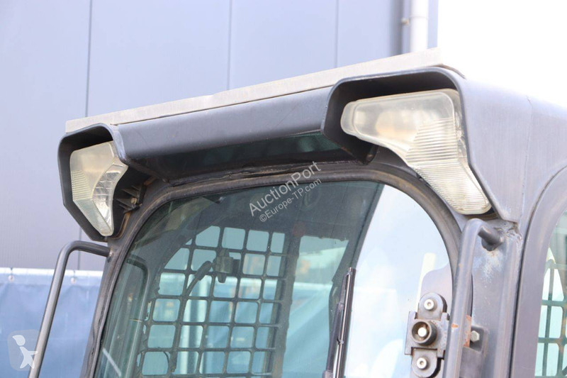 Shovel Bobcat
