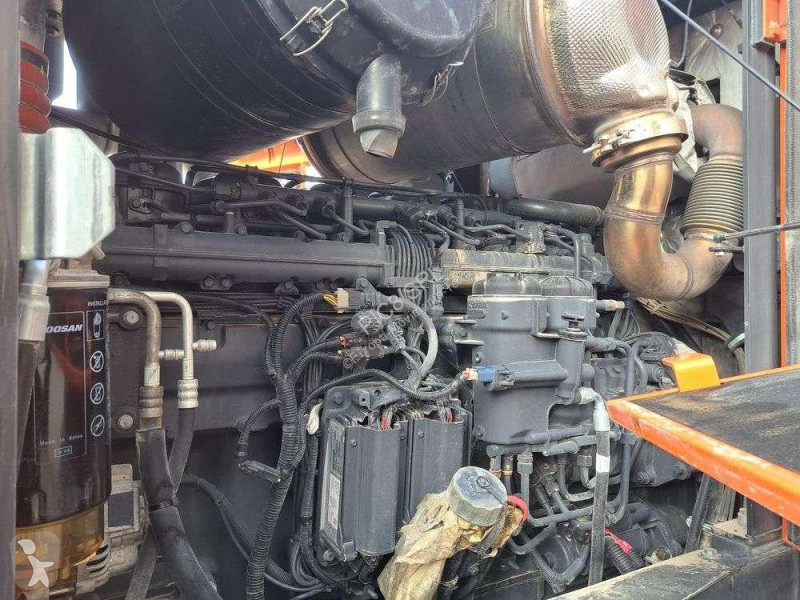 Nakladač Doosan 5