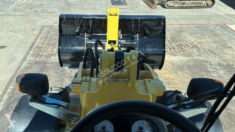 Pá carregadora Yanmar V100