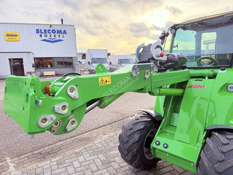 Nakladač Avant tecno 760i GTX Cabine