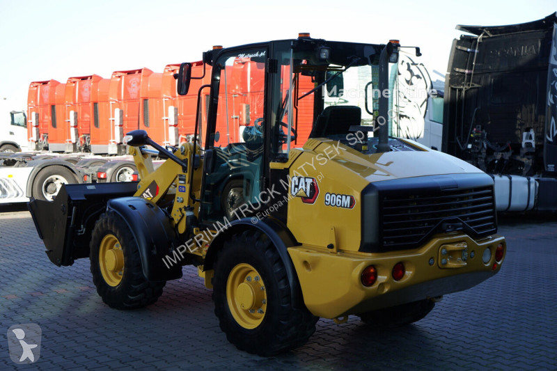 Nakladač Caterpillar 906M