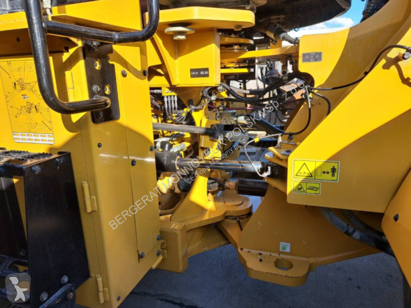 Nakladač Caterpillar 972