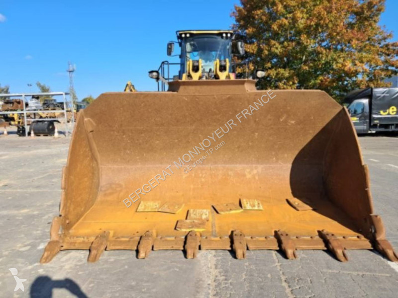 Nakladač Caterpillar 982M
