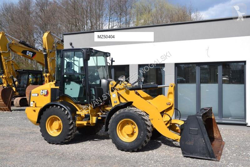 Nakladač Caterpillar 908 M