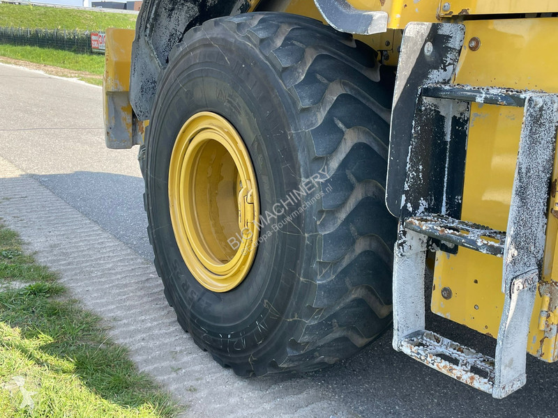 Chargeuse Caterpillar M