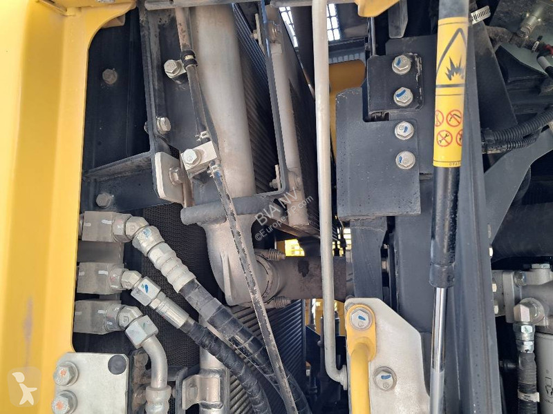 Nakladač Komatsu 8E0