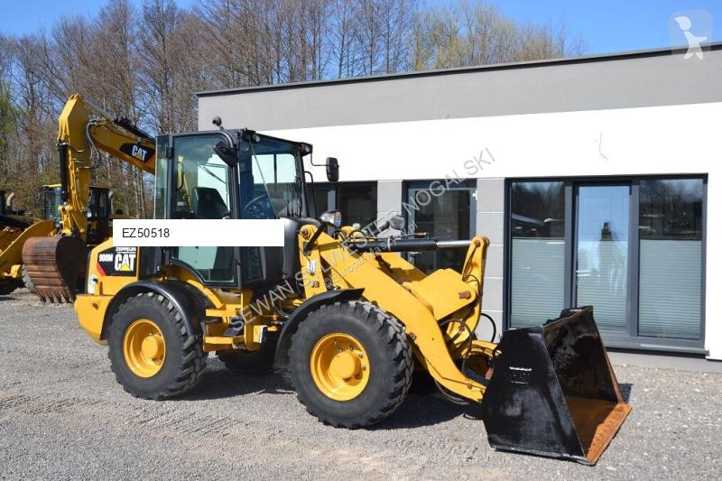 Nakladač Caterpillar 908 M