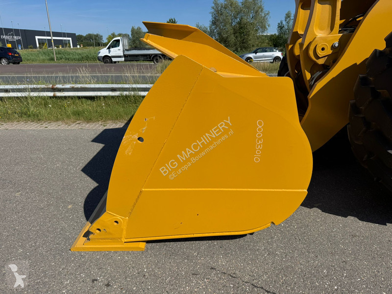 Nakladač Caterpillar 980