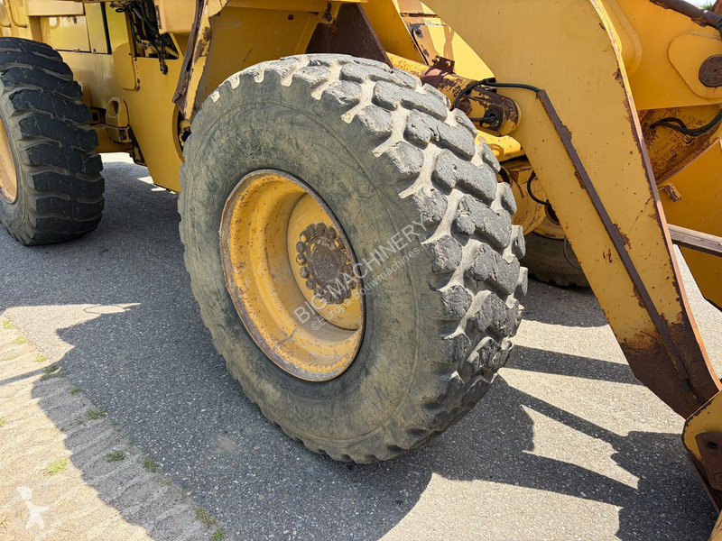 Nakladač Caterpillar