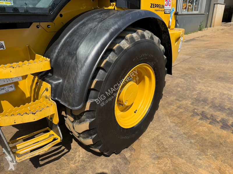 Nakladač Caterpillar M