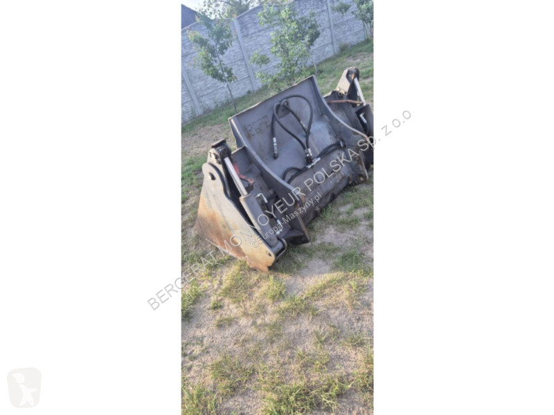 Nakladač Mecalac AX700