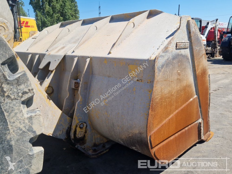 Nakladač Komatsu 8EO