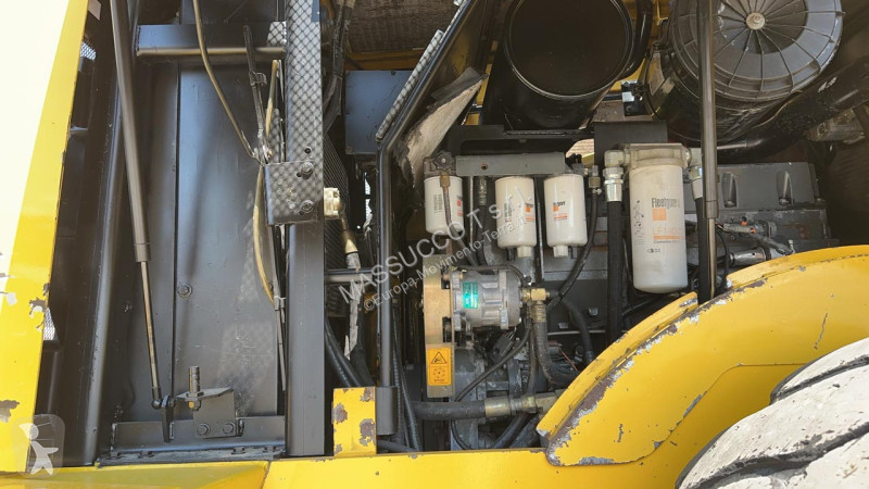 Фронтальный погрузчик New Holland