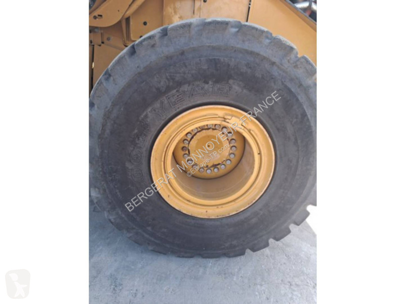 Nakladač Caterpillar 972M