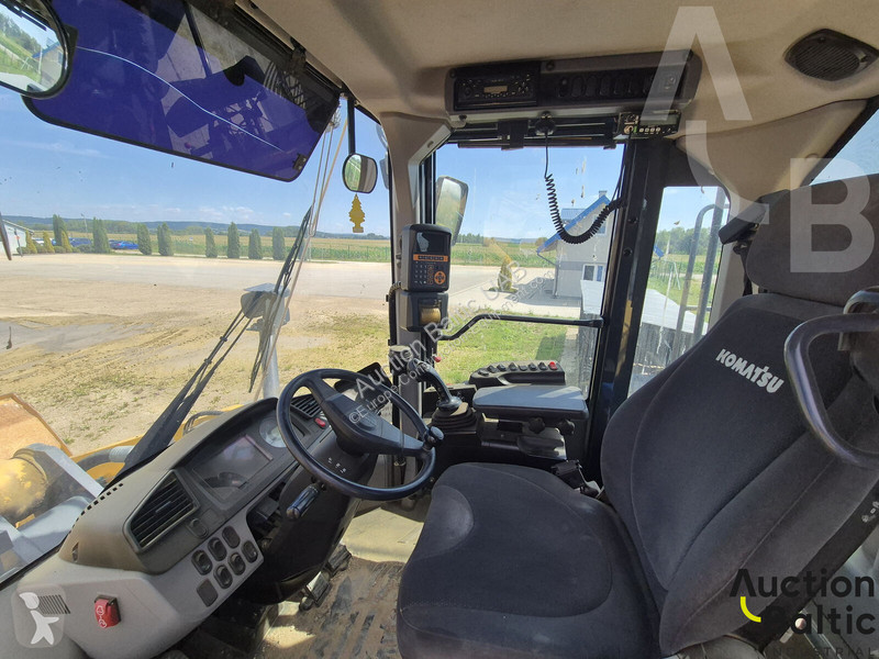 Nakladač Komatsu 7