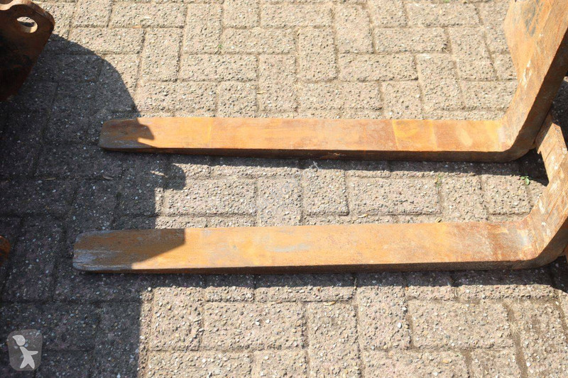 Nakladač Giant V452T