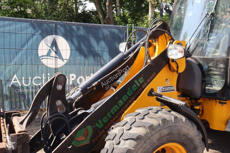 Nakladač JCB T4