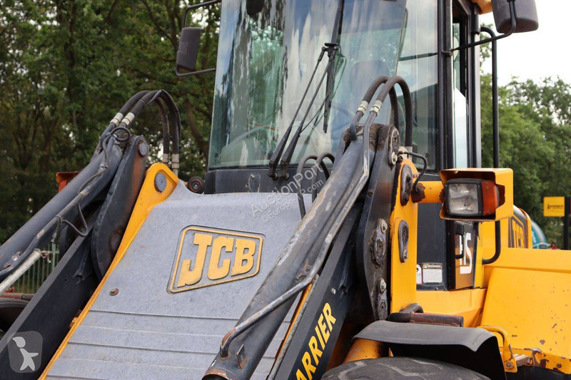 Nakladač JCB