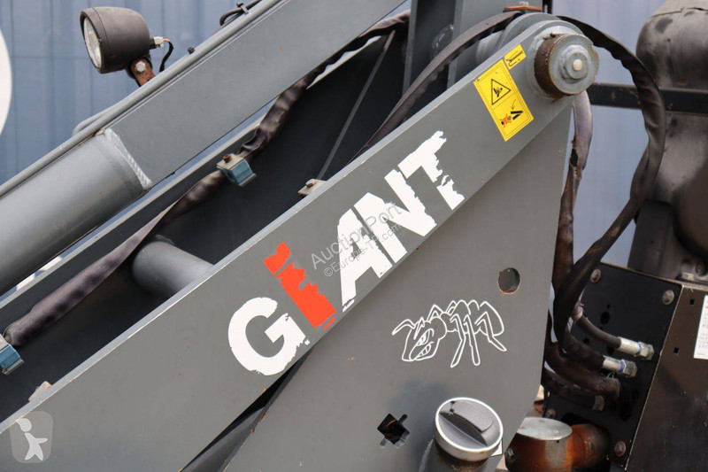 Chargeuse Giant V452T