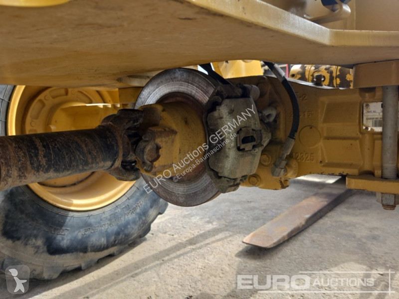 Навантажувач Caterpillar 908M