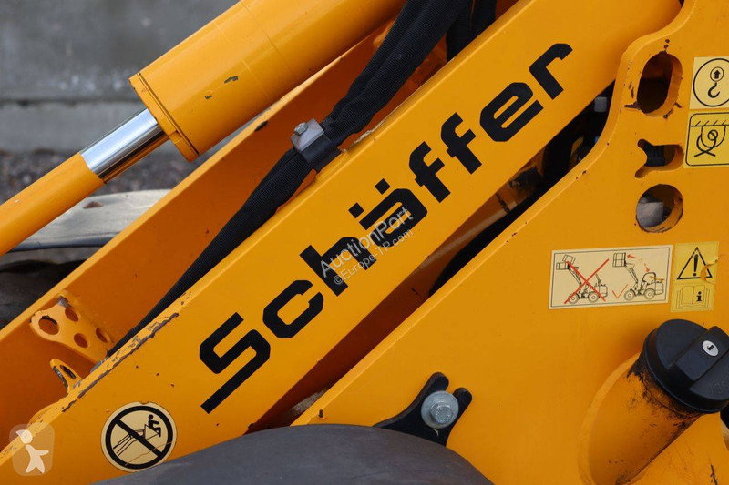 Pala cargadora Schäffer 2445
