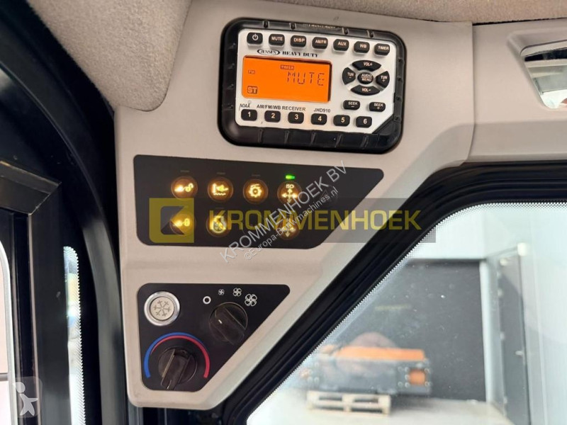 Chargeuse JCB 3TS-8T Teleskid