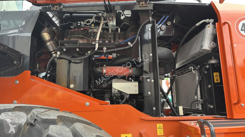 Chargeuse Hitachi 7
