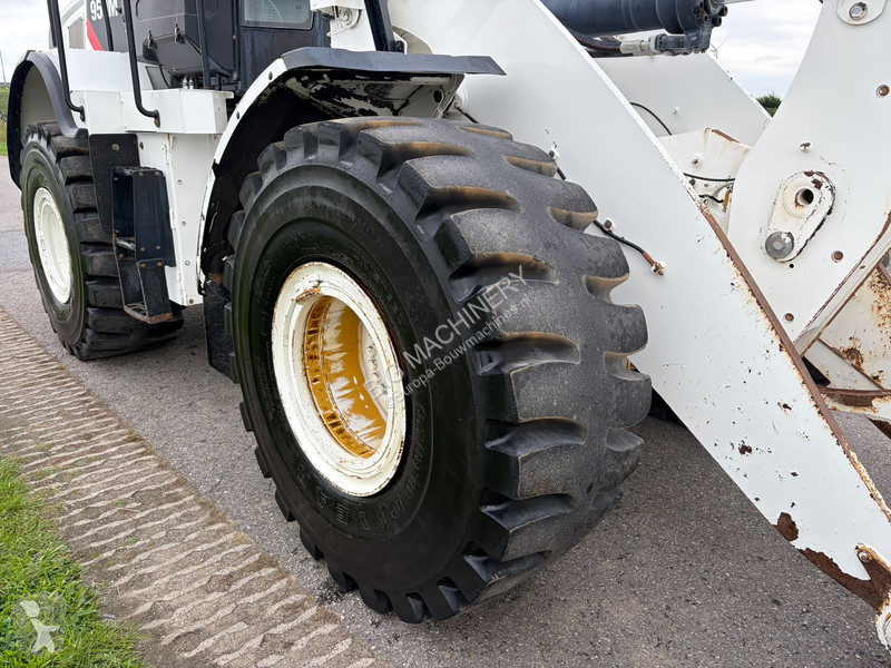 Chargeuse Caterpillar M