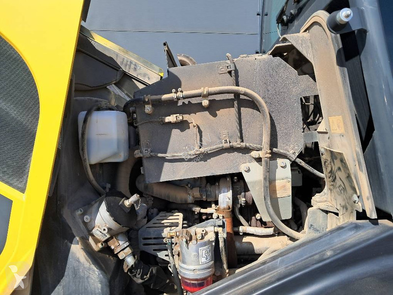 Shovel Komatsu WA100M-8