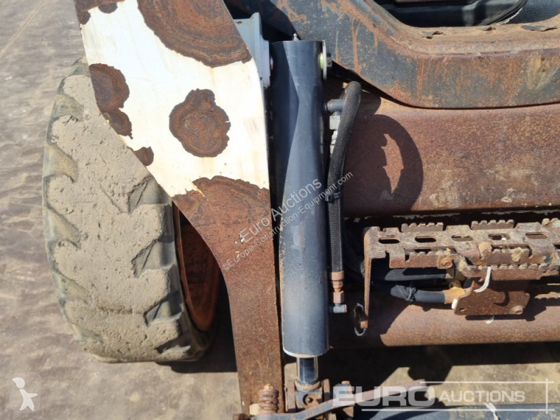Shovel Bobcat S530