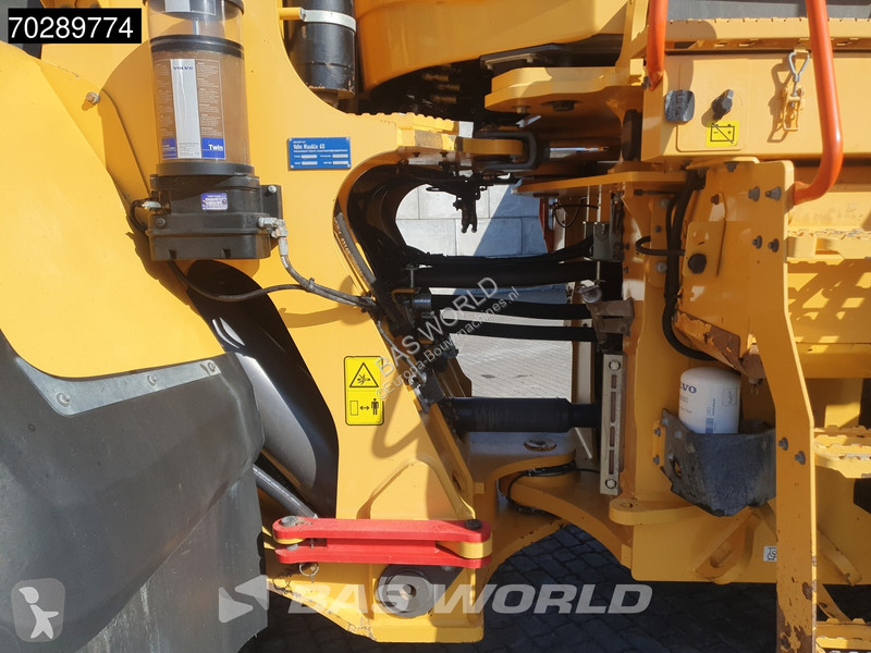 Nakladač Volvo L260 H CDC