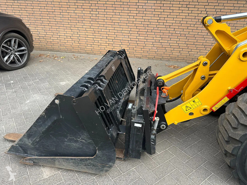 Shovel Gehl AL550
