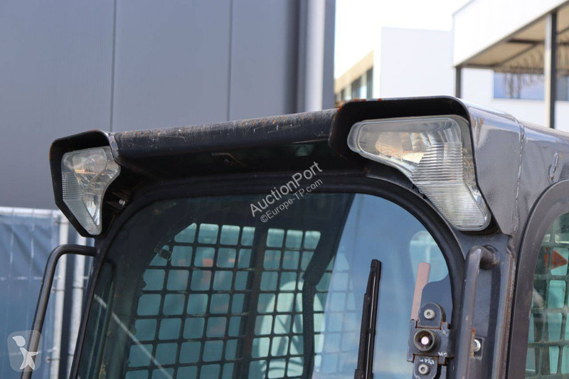 Shovel Bobcat T450