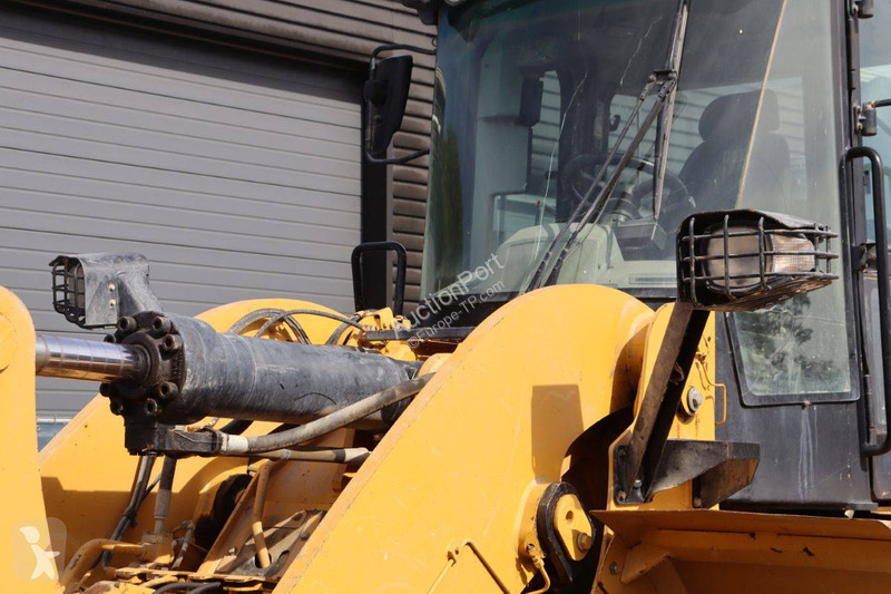 Shovel Caterpillar M