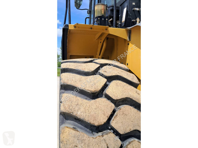 Nakladač Caterpillar 972M XE