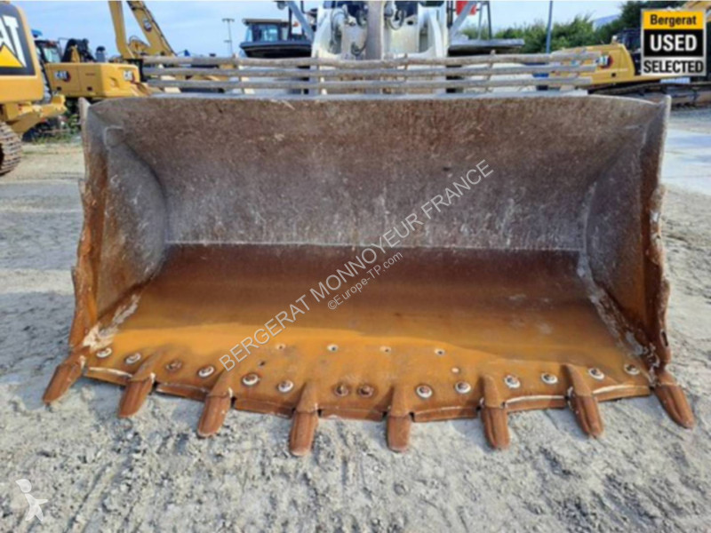 Nakladač Caterpillar 972M XE