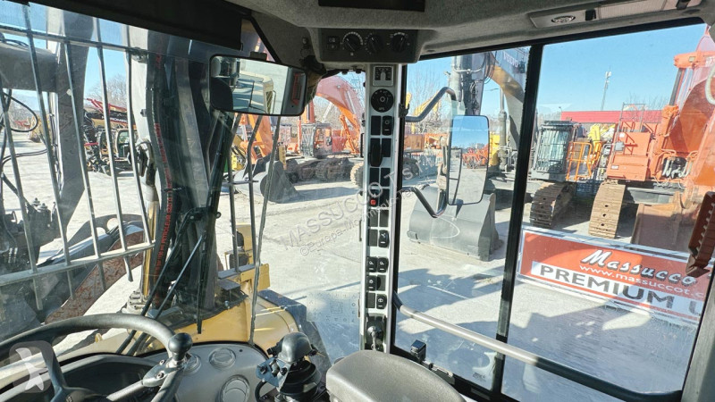 Nakladač Volvo HL