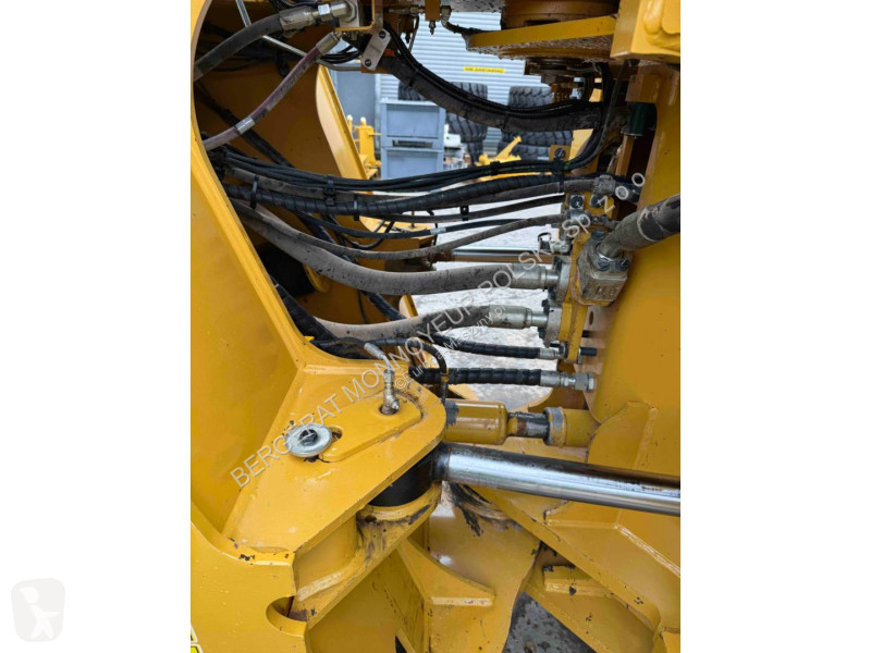 Nakladač Caterpillar 980