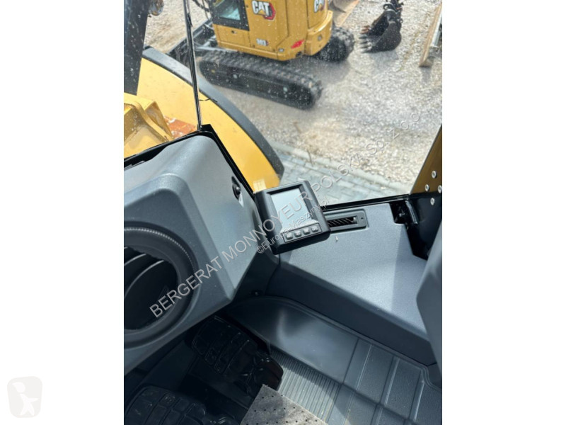 Nakladač Caterpillar 980