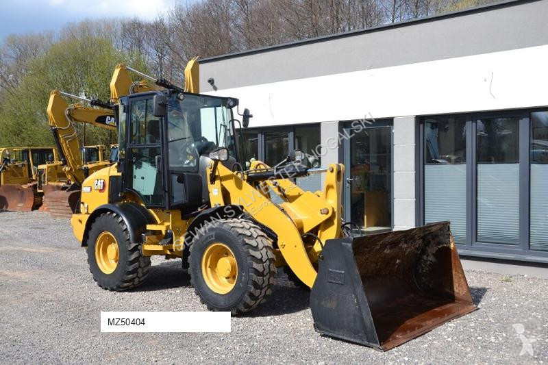 Nakladač Caterpillar 908 M