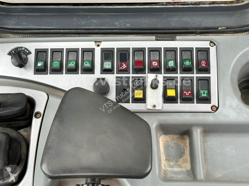 Фронтальный погрузчик Doosan 4x4 inkl. Schaufel...