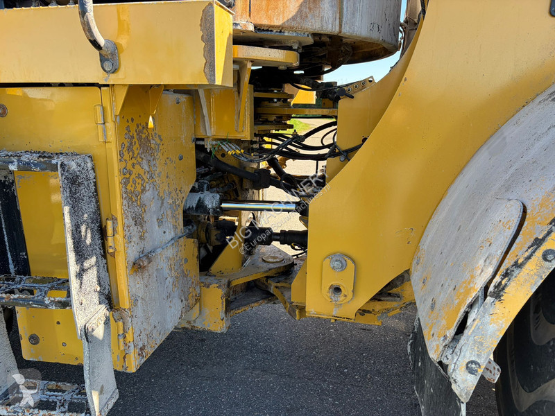 Chargeuse Caterpillar M