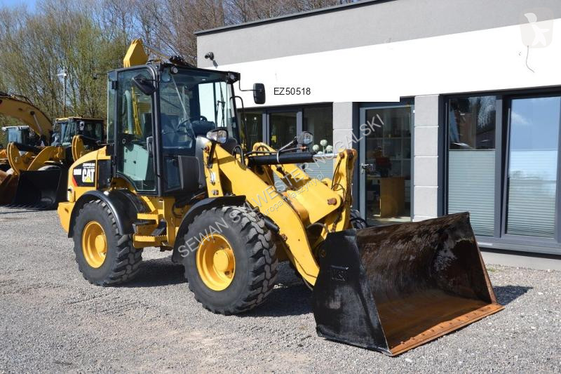 Nakladač Caterpillar 908 M