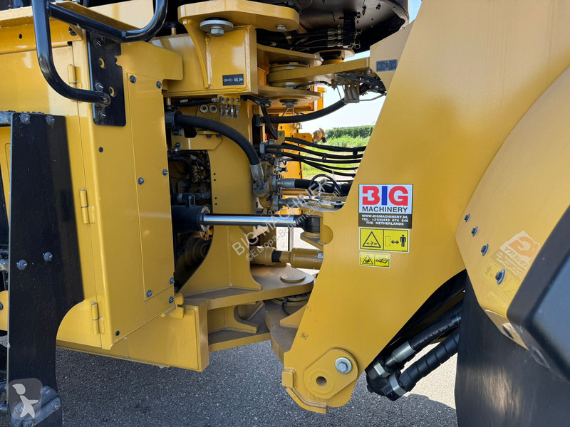 Nakladač Caterpillar 980