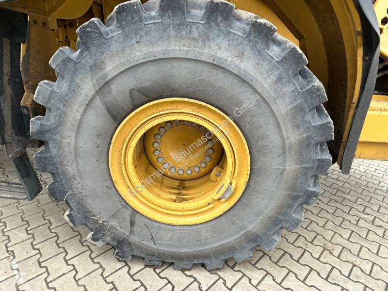 Nakladač Caterpillar 972 M