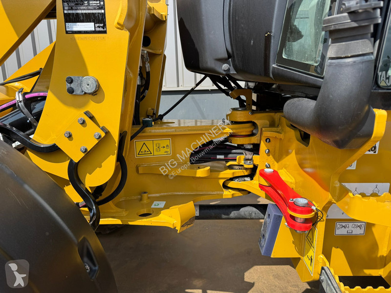 Nakladač Caterpillar M