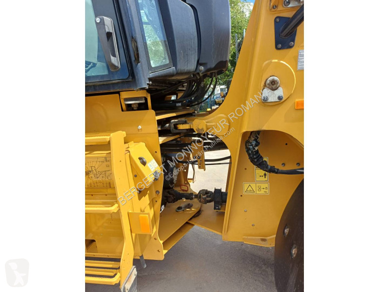 Nakladač Caterpillar 918M