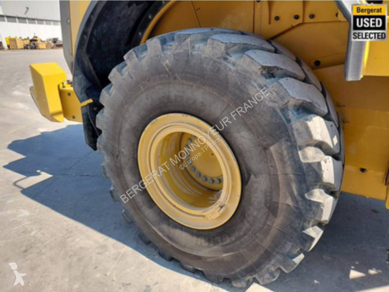 Nakladač Caterpillar 966